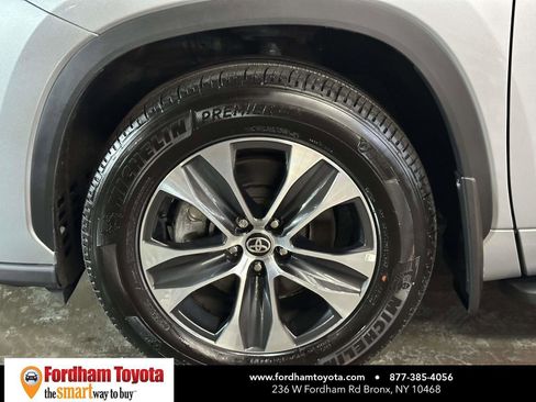 Used 2025 Toyota Highlander XLE image 10