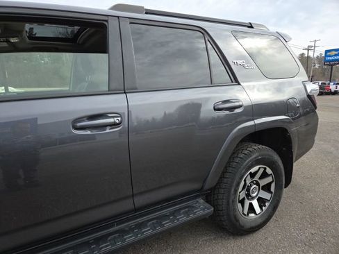 Used 2020 Toyota 4Runner TRD Off-Road image 34