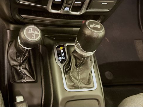 Used 2024 Jeep Wrangler Sport S image 24