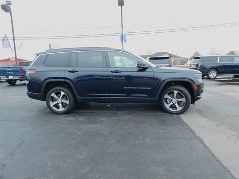Used 2024 Jeep Grand Cherokee L Limited w/ Luxury Tech Group II image 6
