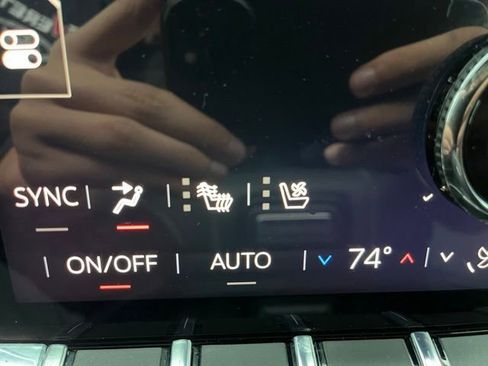 Used 2025 GMC Yukon Denali w/ Sun & Power Step Package AWD/4WD image 15