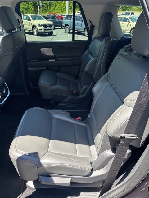 Used 2025 Ford Expedition Active AWD/4WD image 21