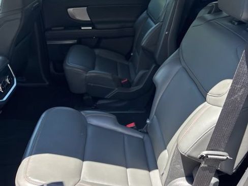 Used 2025 Ford Expedition Active AWD/4WD image 21