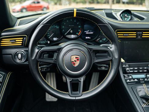 Used 2019 Porsche 911 Speedster RWD image 33
