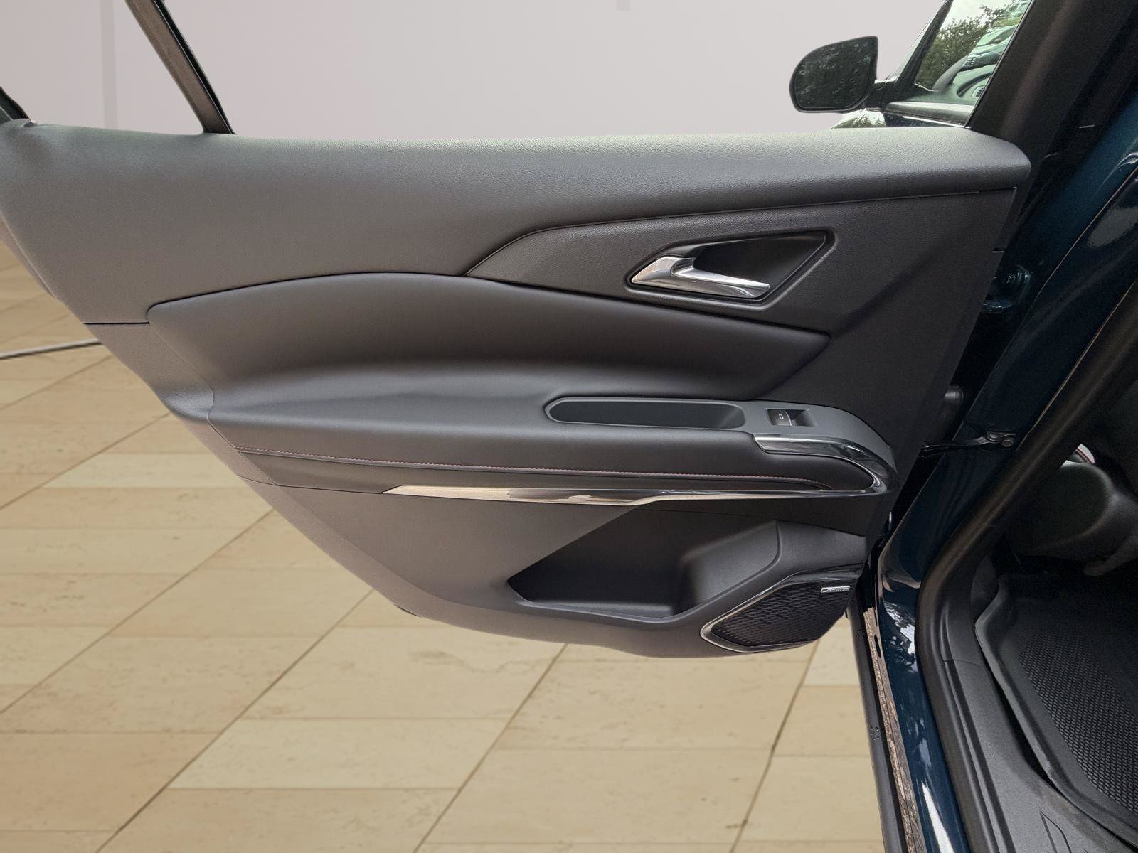 Used 2027 Chevrolet Traverse RS w/ LPO, Floor Liner Package FWD image 21