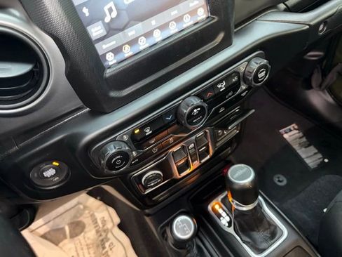Used 2022 Jeep Gladiator Sport image 27