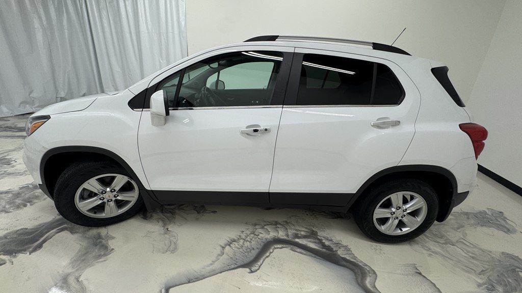 Used 2020 Chevrolet Trax LT w/ LT Convenience Package FWD image 4