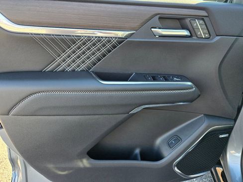 Used 2025 GMC Acadia Denali image 22