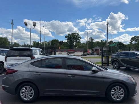 Used 2020 Hyundai Elantra SE w/ Cargo Package (C1) FWD image 4