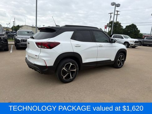 Used 2021 Chevrolet TrailBlazer RS w/ Sun and Liftgate Package FWD image 4
