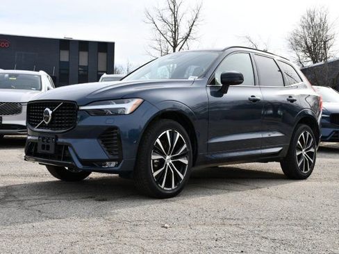 Certified 2025 Volvo XC60 B5 Plus image 3