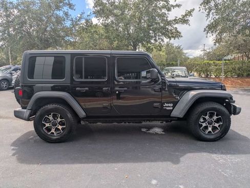 Used 2018 Jeep Wrangler Unlimited Sport AWD/4WD image 2