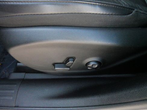 Used 2021 Jeep Cherokee Latitude Lux w/ Comfort/Convenience Group image 20