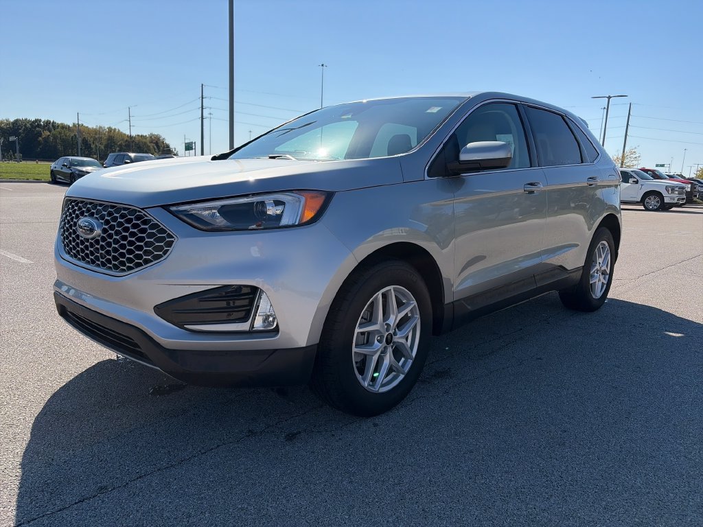 Used 2024 Ford Edge SEL w/ Convenience Package AWD/4WD image 3