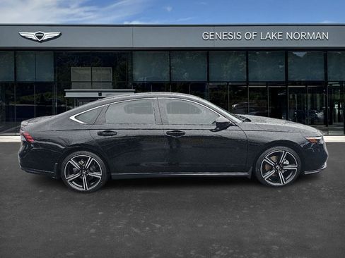 Used 2023 Honda Accord Sport image 3