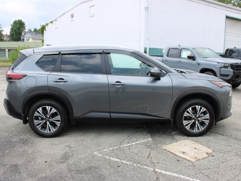 Certified 2022 Nissan Rogue SV w/ SV Premium Package AWD/4WD image 9