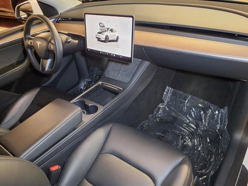 Used 2023 Tesla Model Y Performance image 26