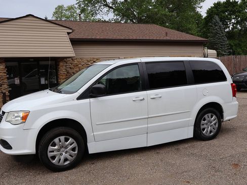 Used 2016 Dodge Grand Caravan SE w/ Quick Order Package 29E SE FWD image 8