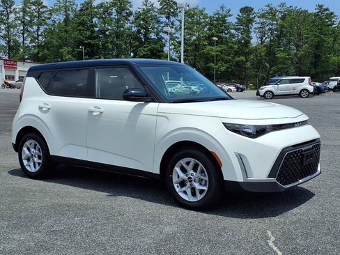 New 2025 Kia Soul S image 2