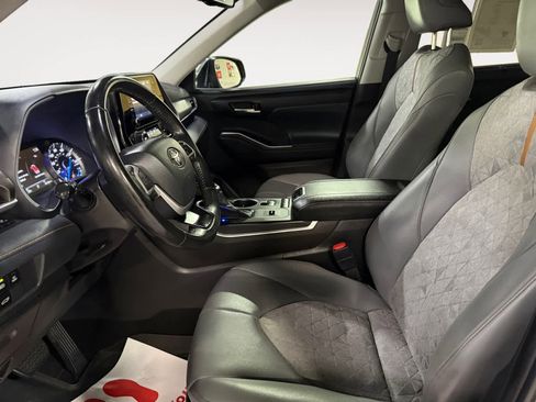 Used 2022 Toyota Highlander Bronze Edition image 13