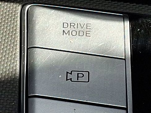 Used 2023 Hyundai Elantra SE image 24