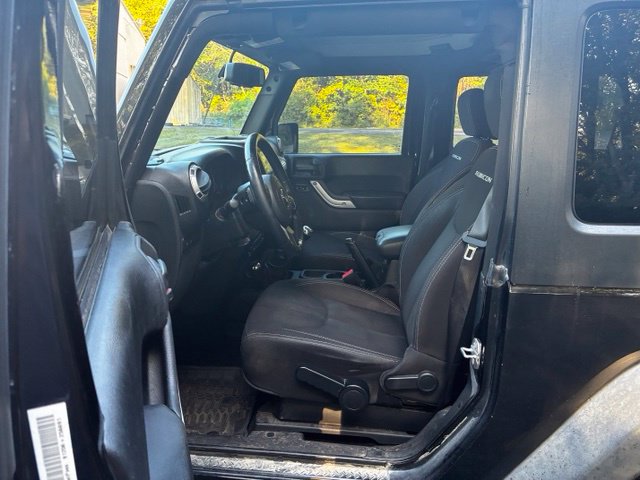 Used 2015 Jeep Wrangler Rubicon w/ Power Convenience Group AWD/4WD image 14