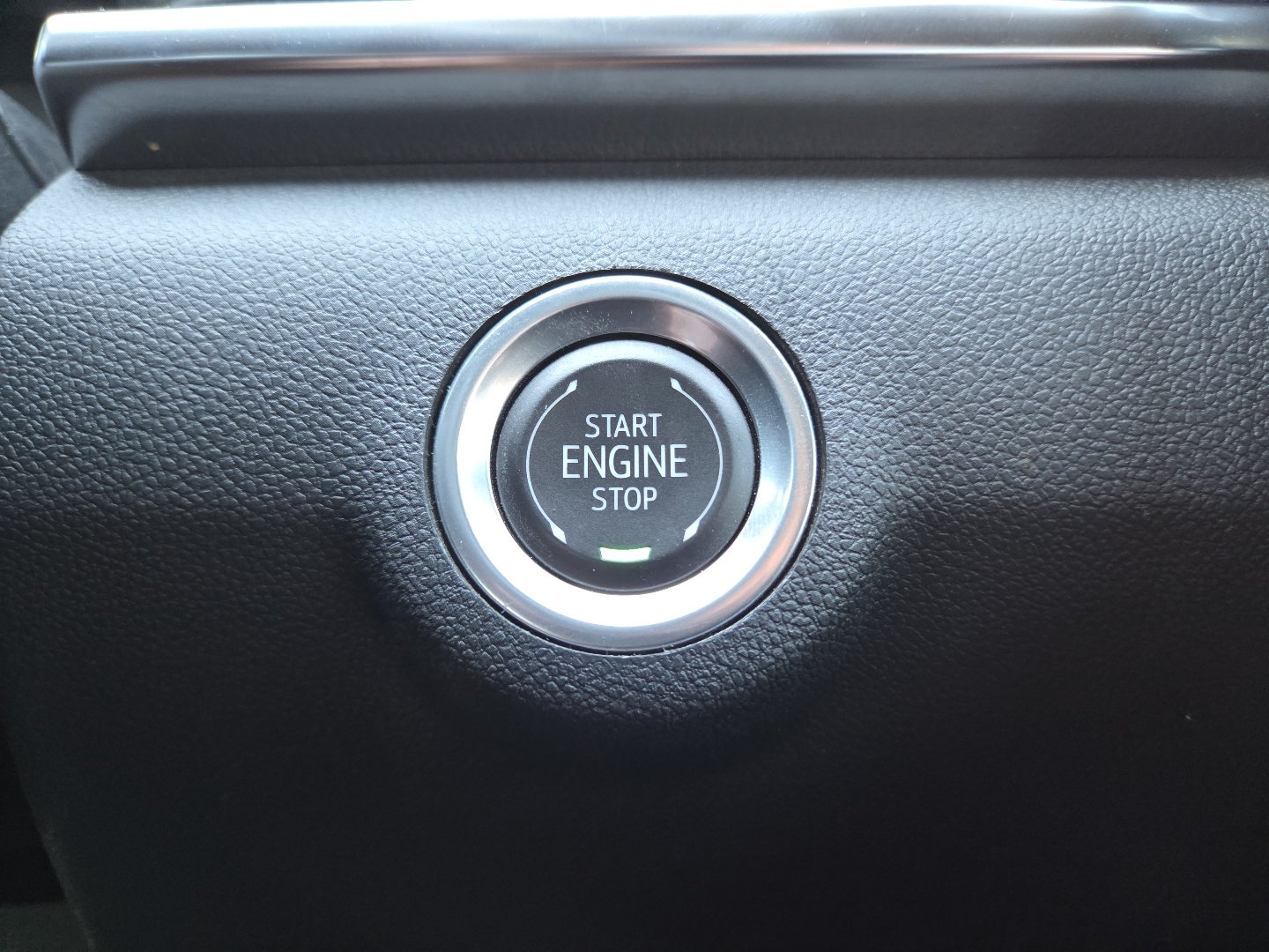 Used 2025 GMC Terrain Elevation w/ Elevation Premium Package AWD/4WD image 7