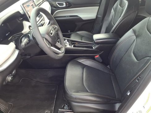 Used 2024 Jeep Compass Limited w/ Elite Group AWD/4WD image 9