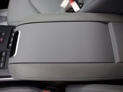 Used 2021 Toyota Highlander XLE image 31