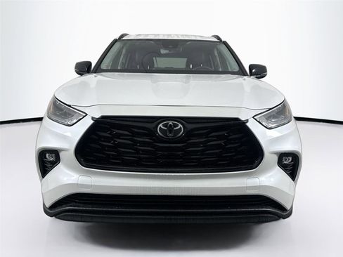 Used 2025 Toyota Highlander XLE AWD/4WD image 9