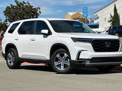 Used 2025 Honda Pilot EX-L image 2