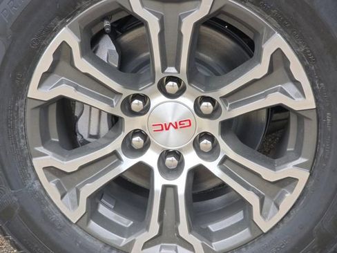 New 2026 GMC Sierra 1500 SLE image 10