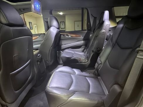Used 2020 Cadillac Escalade Premium Luxury w/ Escalade Sport Edition AWD/4WD image 11