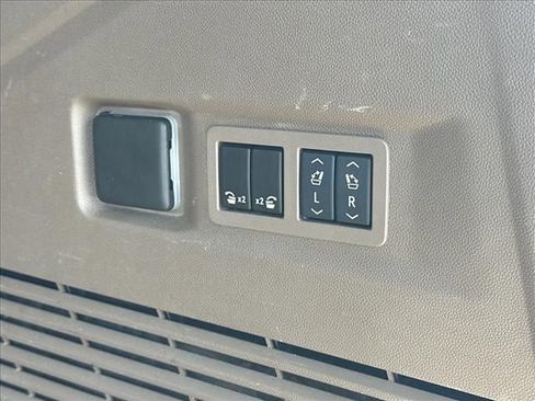 Certified 2024 GMC Yukon Denali AWD/4WD image 33