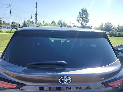 Used 2021 Toyota Sienna LE FWD image 16