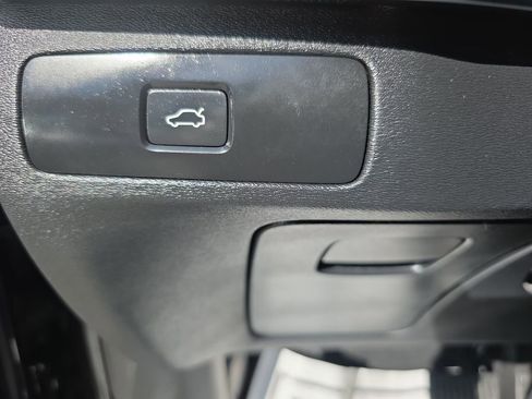 Certified 2024 Volvo XC90 B5 Plus image 37