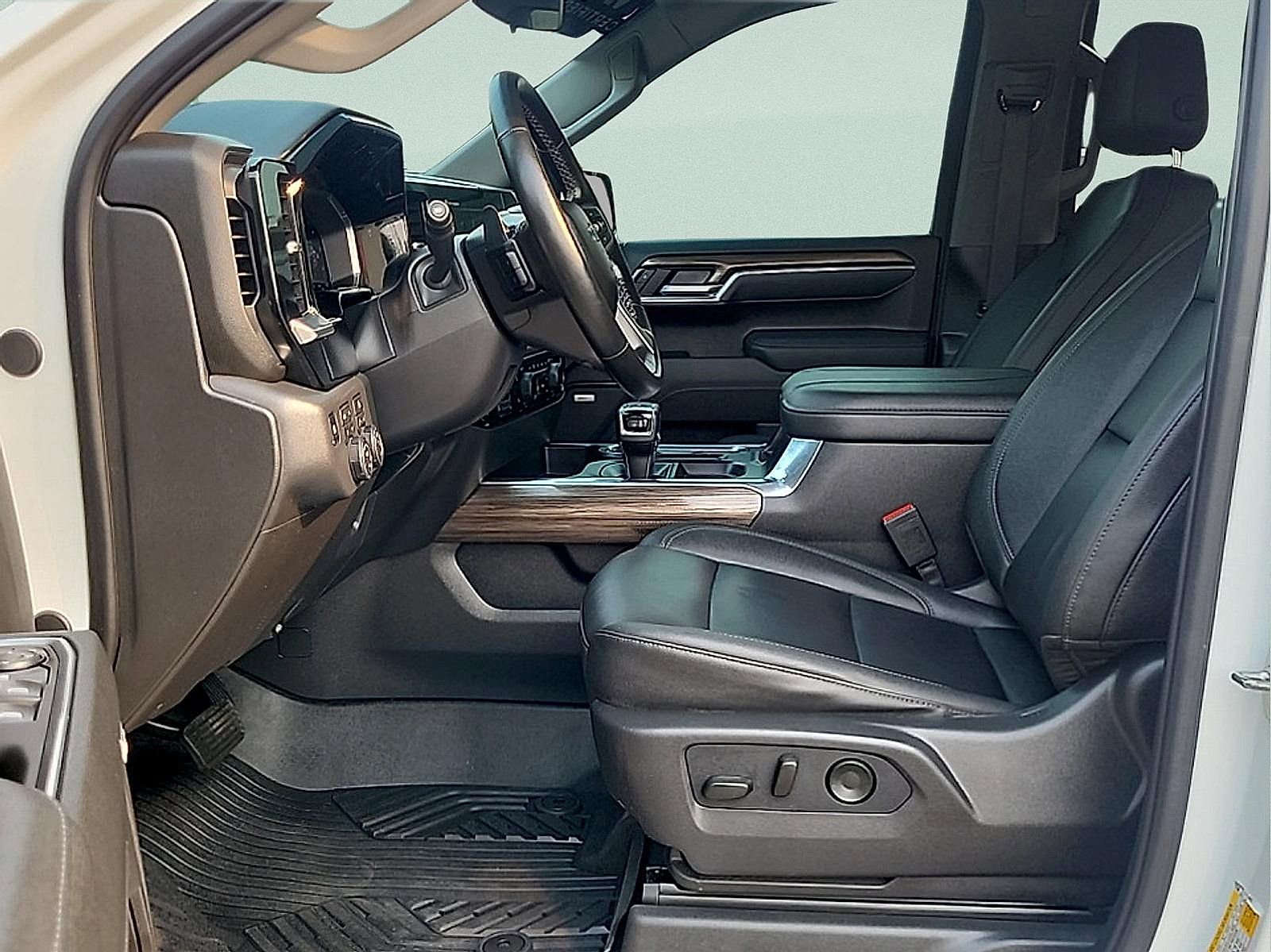 Used 2026 Chevrolet Silverado 1500 LT Trail Boss w/ Convenience Package II AWD/4WD image 13