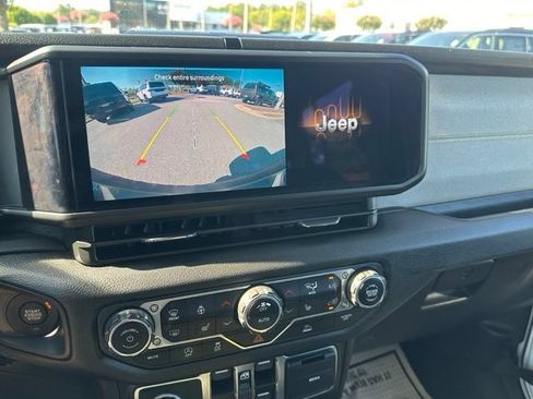 Used 2024 Jeep Wrangler Unlimited Sport AWD/4WD image 28