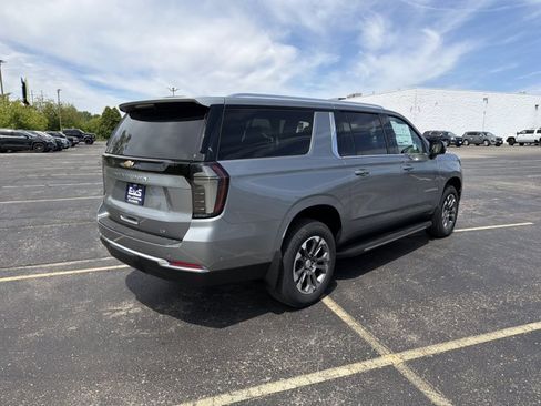 New 2026 Chevrolet Suburban LT w/ Comfort Package AWD/4WD image 5
