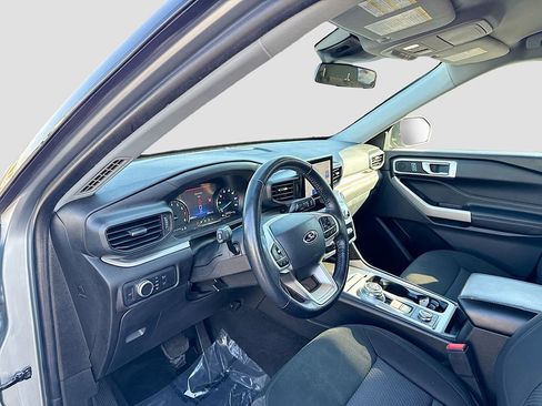Used 2022 Ford Explorer XLT image 17