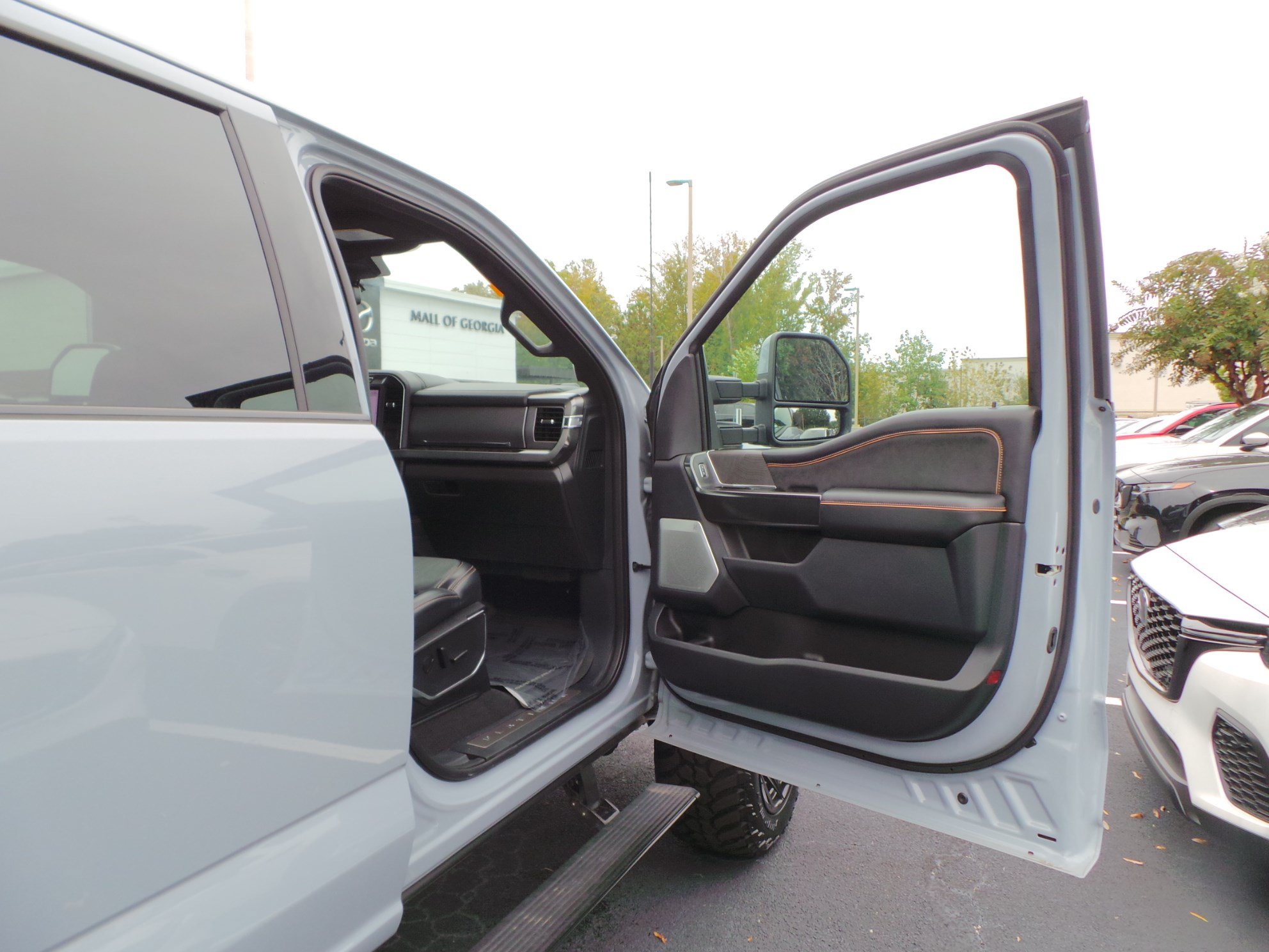 Used 2024 Ford F250 Platinum w/ FX4 Off-Road Package AWD/4WD image 45