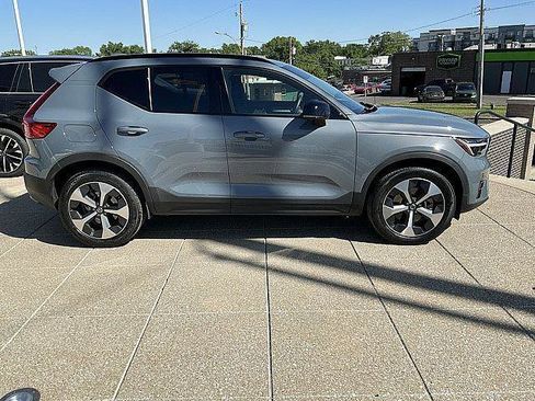 Certified 2023 Volvo XC40 B5 Plus w/ Protection Package Premier AWD/4WD image 7