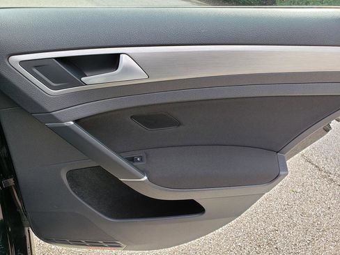 Used 2016 Volkswagen Golf S image 16