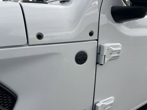 Certified 2024 Jeep Gladiator Sport image 20