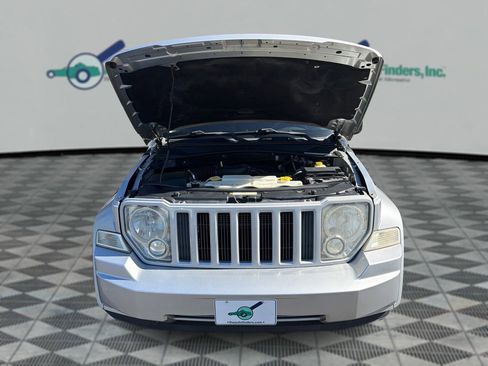 Used 2011 Jeep Liberty Sport image 11