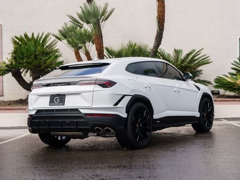 Used 2023 Lamborghini Urus S image 3