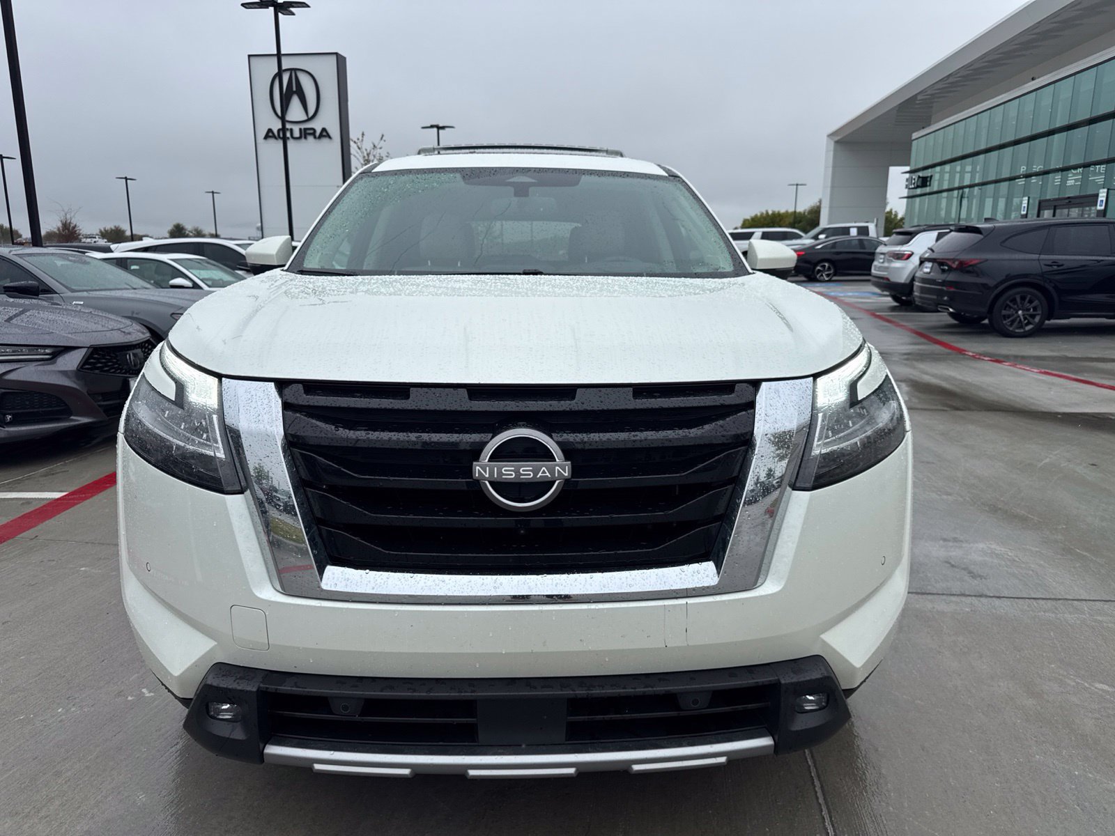 Used 2022 Nissan Pathfinder Platinum w/ Cargo Package AWD/4WD image 2