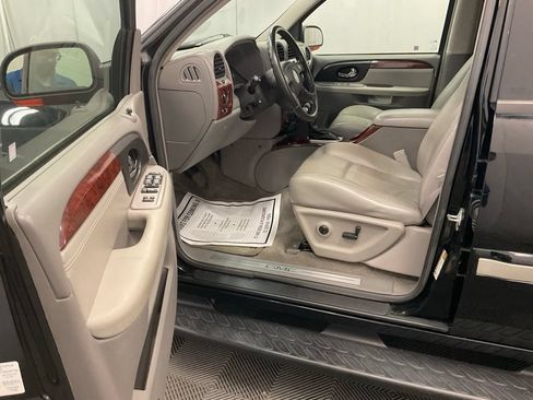 Used 2005 GMC Envoy SLT AWD/4WD image 4