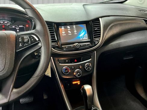 Used 2017 Chevrolet Trax LT w/ Driver Confidence Package FWD image 9