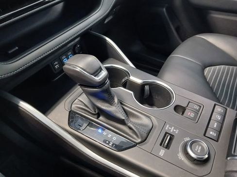 Used 2022 Toyota Highlander XSE image 27